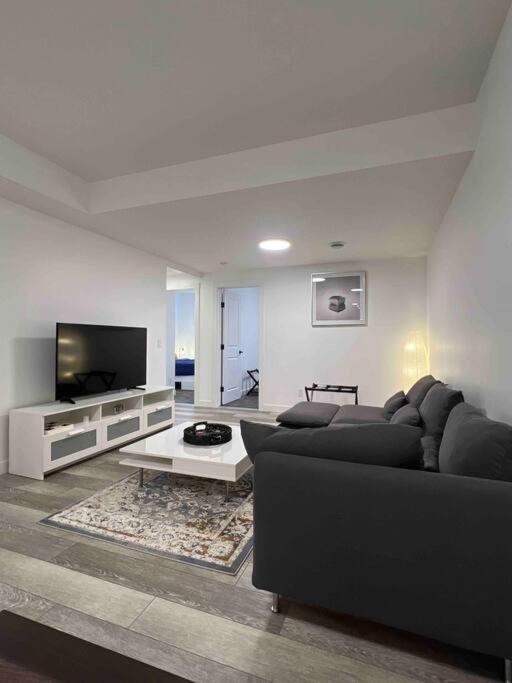 Newly Built 2 Bedroom Suite With Free Parking - Close To Banff National Park, カルガリー エクステリア 写真