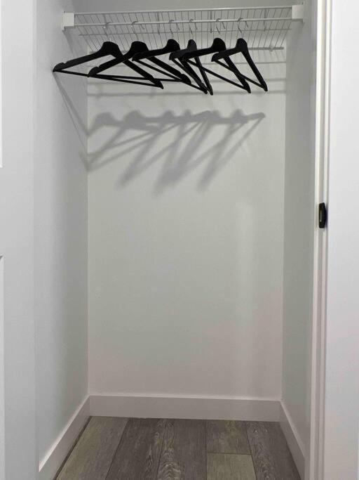 Newly Built 2 Bedroom Suite With Free Parking - Close To Banff National Park, カルガリー エクステリア 写真